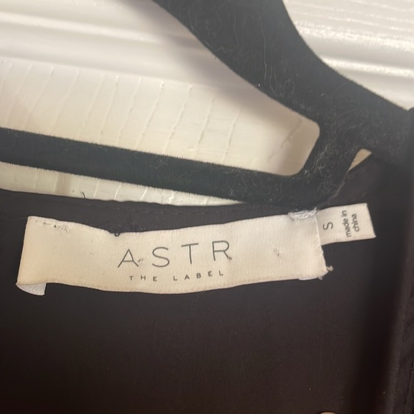 ASTR the Label Black Keyhole Cutout Top Size Small New with Tags! - Picture 7 of 9